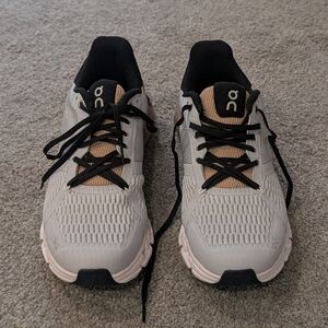 On Running Gray and Tan Athletic Shoes MENS 7/ WOMENS 8.5/9